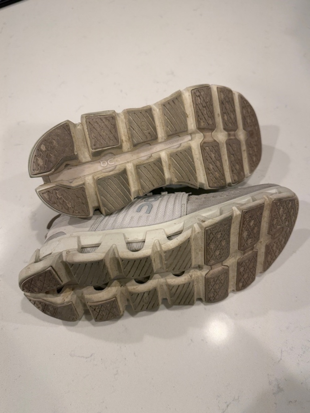 Used dirty On Running Cloud Running Shoes in Light Gray and White womens 7 shoes - Picture 6 of 6